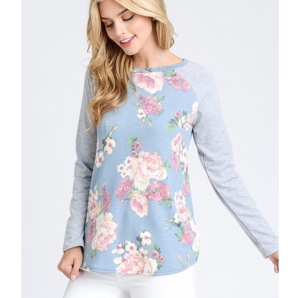 Tops - 💙 Blue Floral Long Sleeved Top